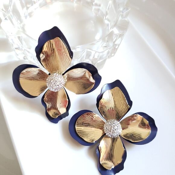 New! Zara Floral Post Back Earrings - Picture 11 of 11
